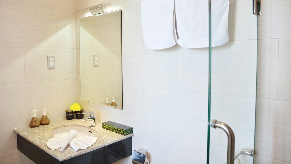 Deluxe Double or Twin Room, City View - Photo 9