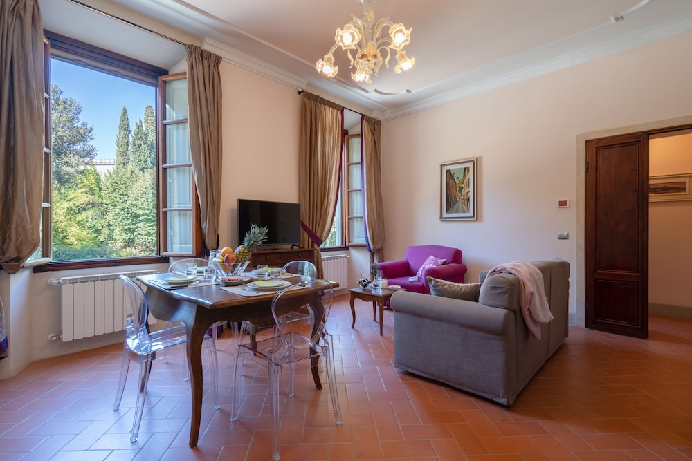 Villa, Multiple Bedrooms (26 people) photo 2