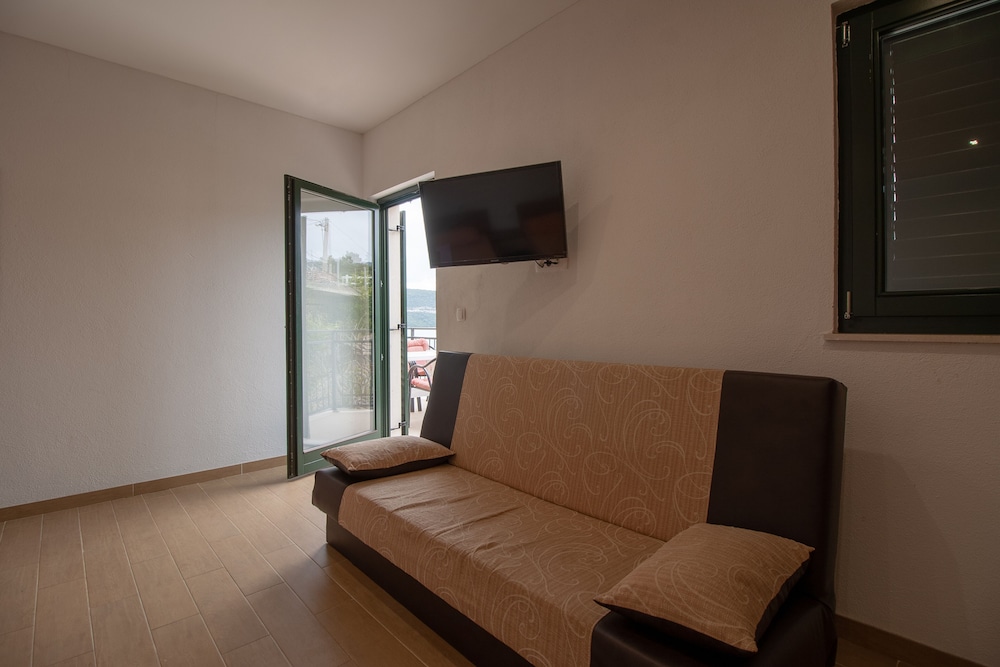Studio, Partial Sea View (5 Bed) photo 2