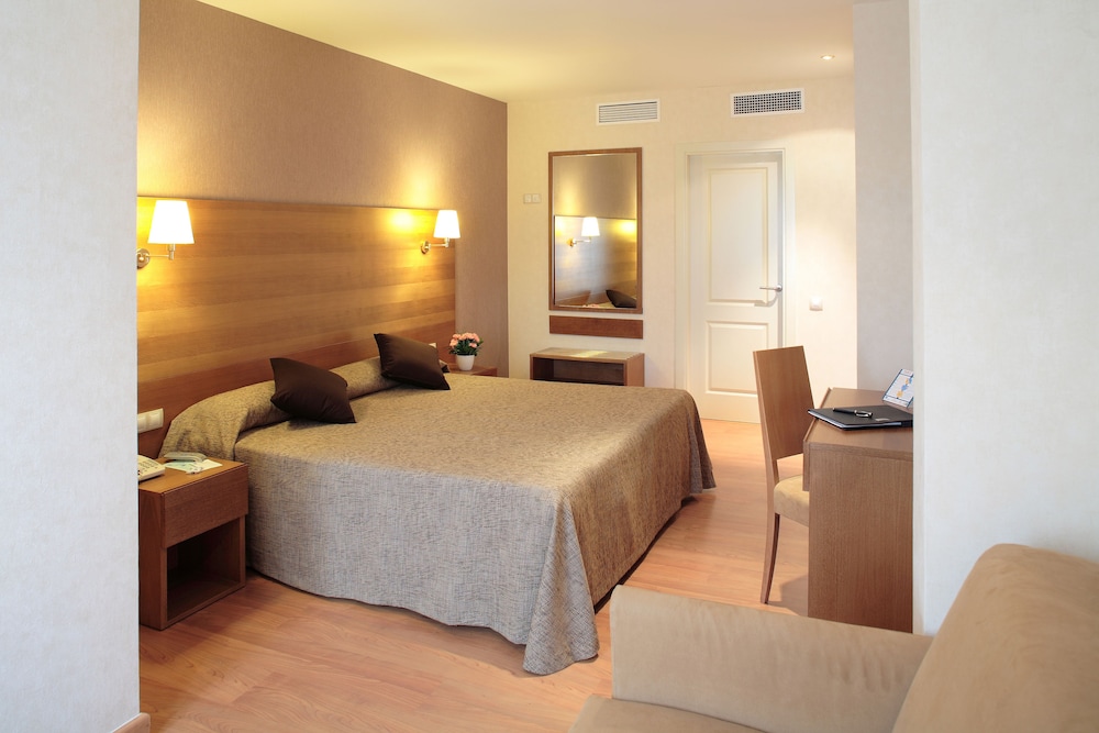 Quadruple Room - Photo 2