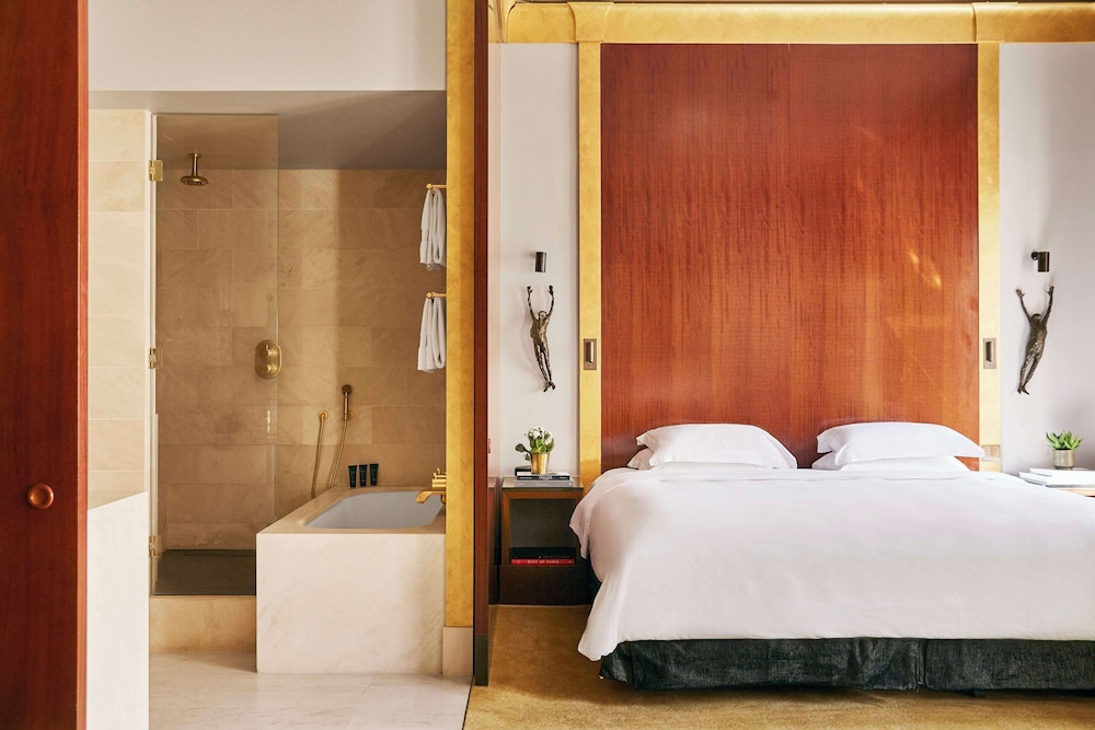 Deluxe Room, 1 King Bed