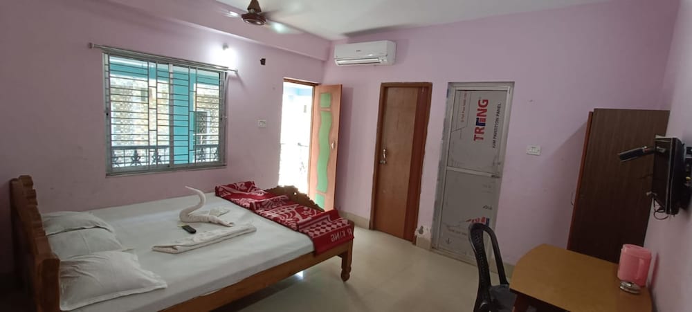 Deluxe Double Room, Multiple Beds, City View photo 2