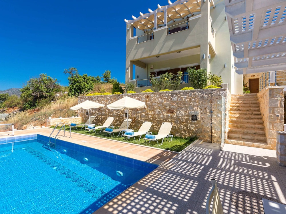Villa photo 1
