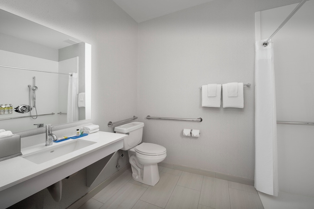 Standard Room, 2 Queen Beds, Accessible (Communications, Accessible Tub) - Photo 5