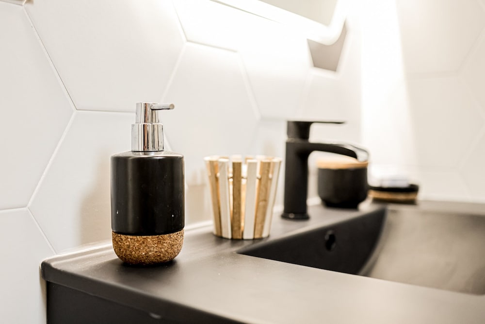 Signature Quadruple Room, Ensuite photo 2