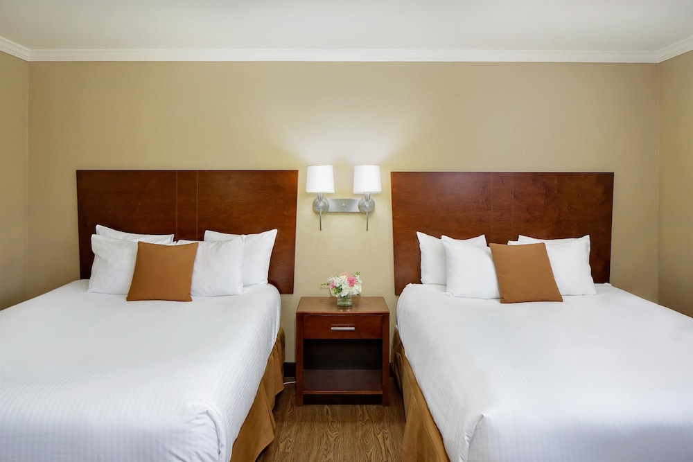 Standard Room, 2 Queen Beds, Accessible, Bathtub (Handicap Accessible)