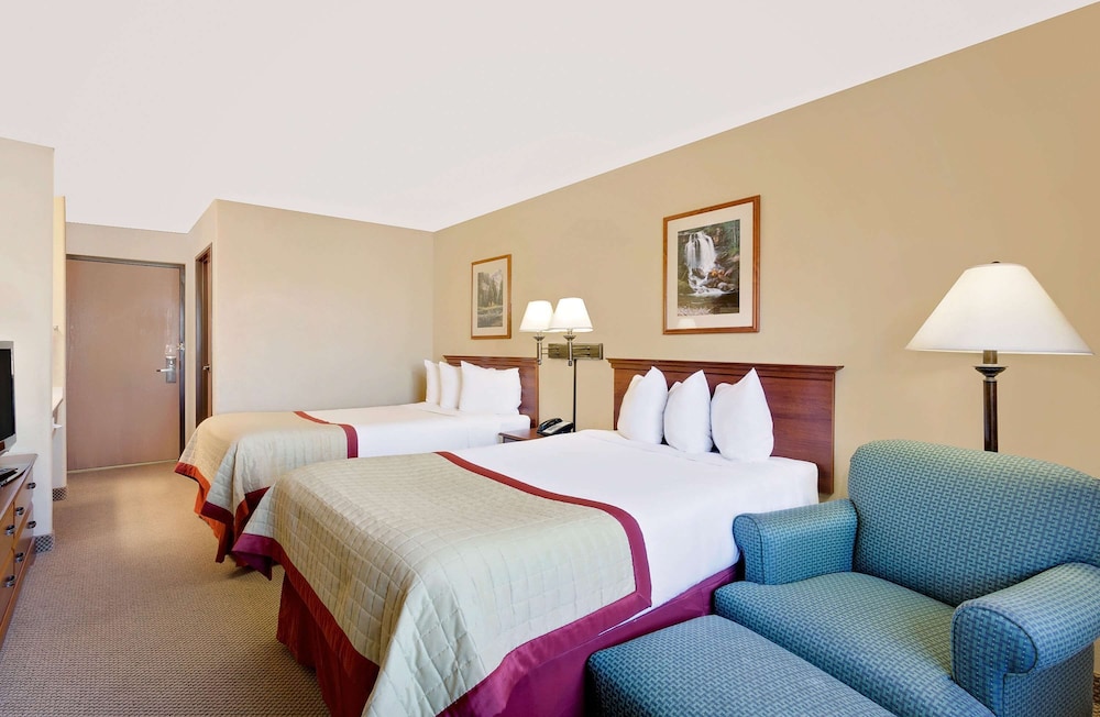 Room, 2 Double Beds, Non Smoking, Kitchenette (Pets Not Allowed) photo 3