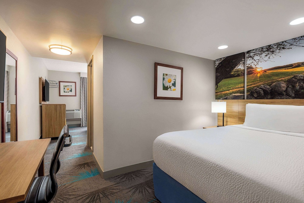 Business Room, 2 Double Beds, Non Smoking - Photo 3