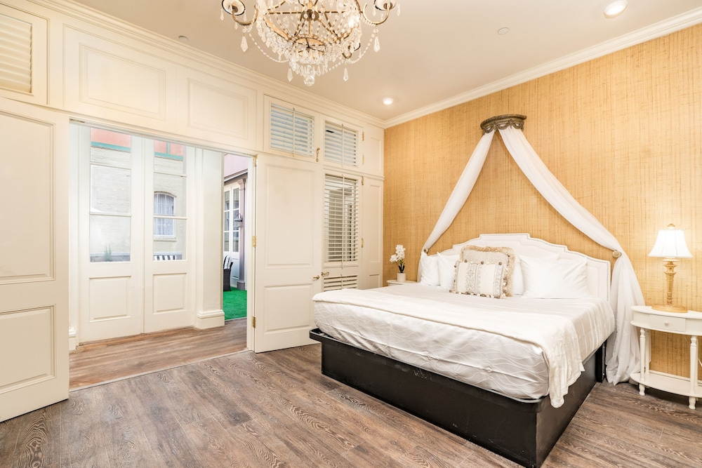 Luxury Condo 404
