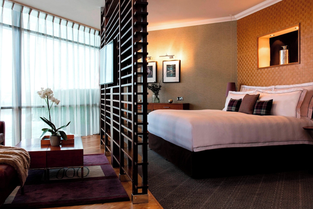 Studio Suite, 1 King Bed, Hill View - Photo 4