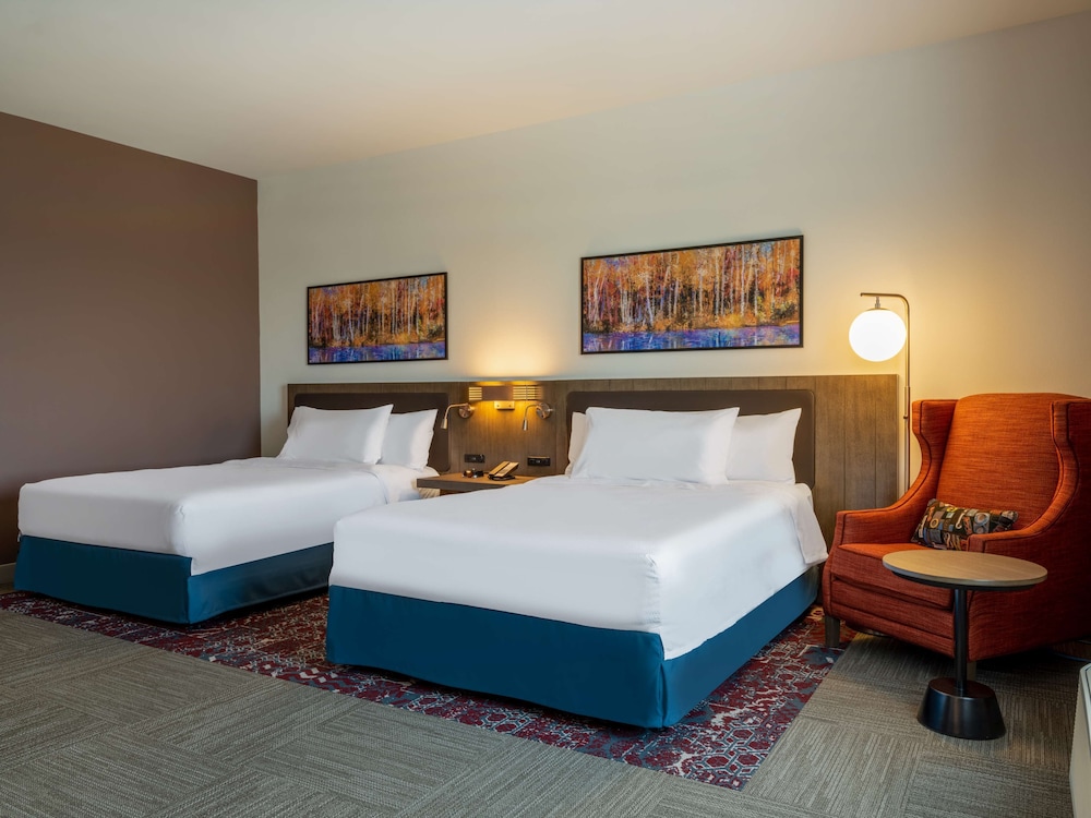 Room, 2 Queen Beds, Accessible (Mobility& Hearing, Roll-In Shower) photo 2
