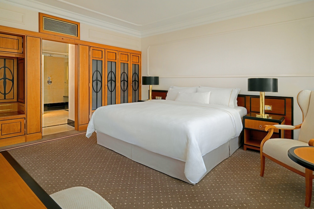 Signature Suite, 1 King Bed - Photo 14