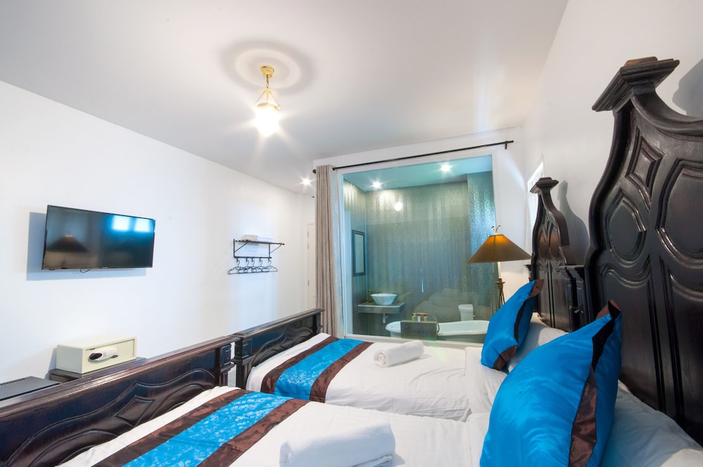 Deluxe Twin Room , Free BKK Airport Transfers, flight detail required photo 1