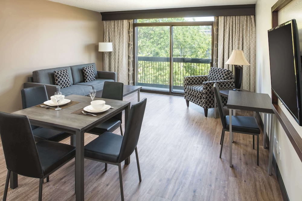 Suite, 1 Bedroom - Photo 3