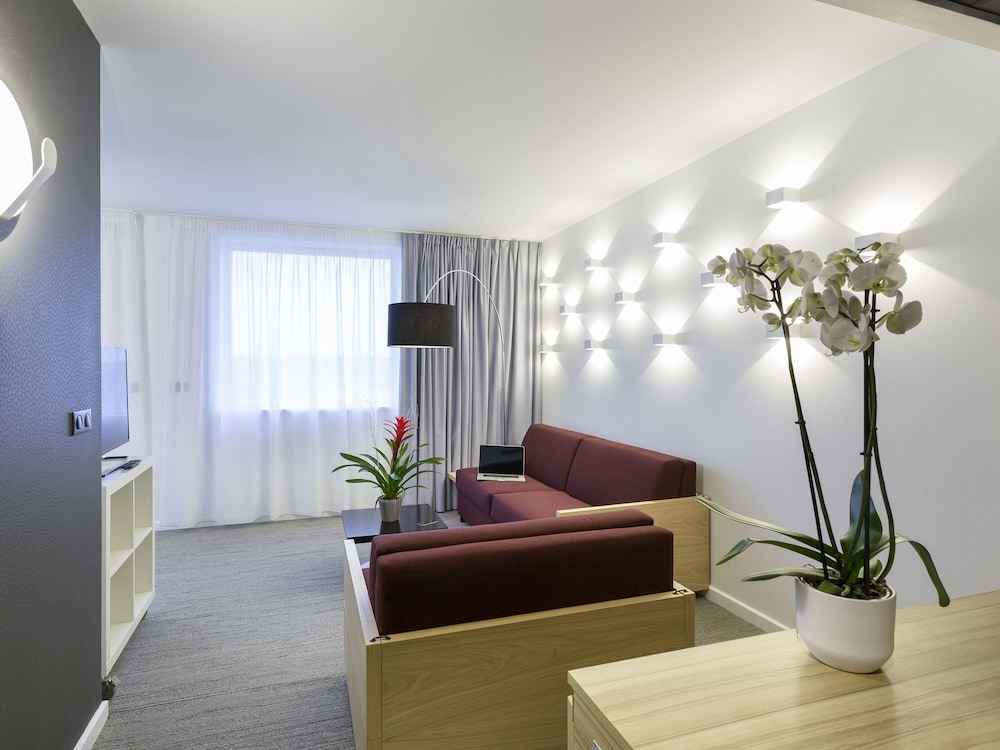 Suite, 1 King Bed - Photo 13