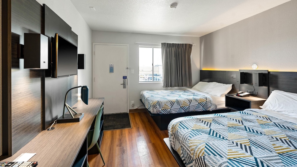Standard Room, 2 Double Beds, Non Smoking photo 2
