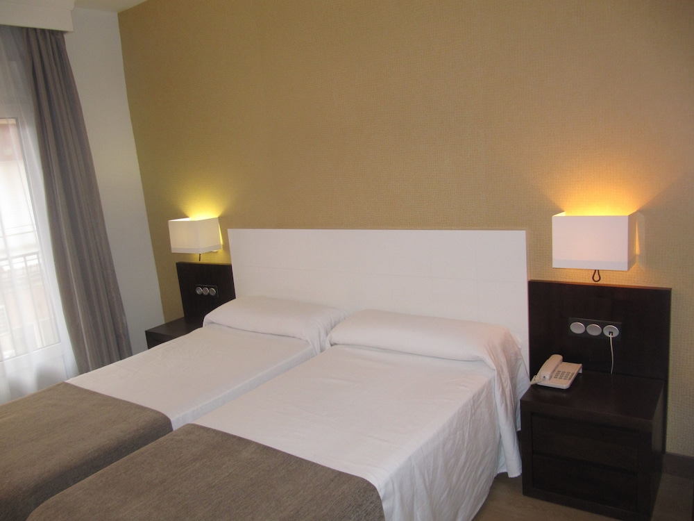 Double Room - Photo 5