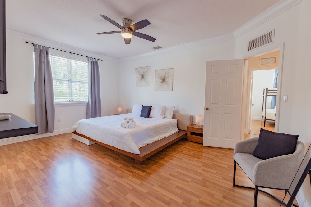 Miami Getaway Heated Pool House & Pool Table Villa, Foto 40