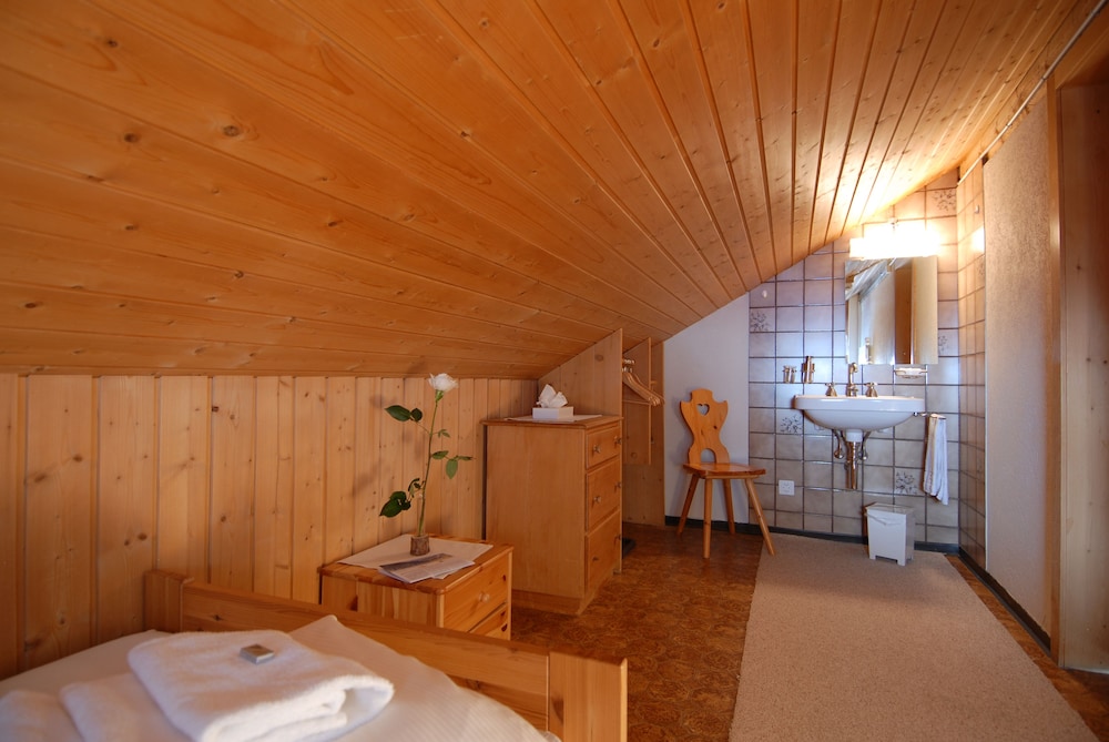 Single Room, Shared Bathroom photo 2