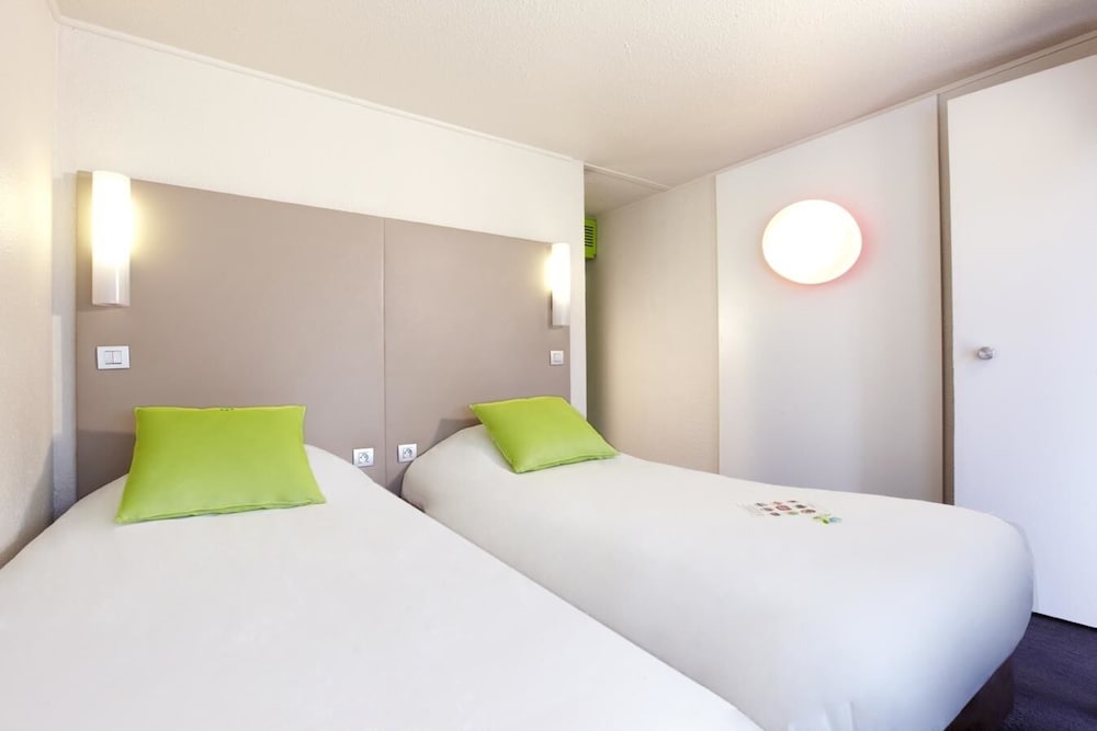 Standard Room, 2 Twin Beds - Photo 2