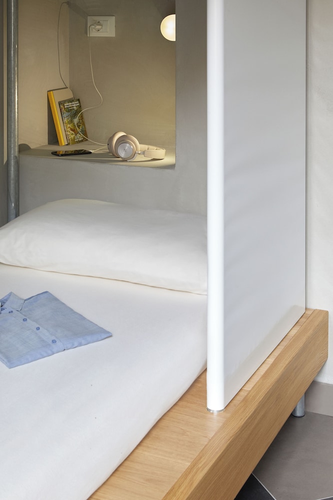 Basic Room, Shared Bathroom