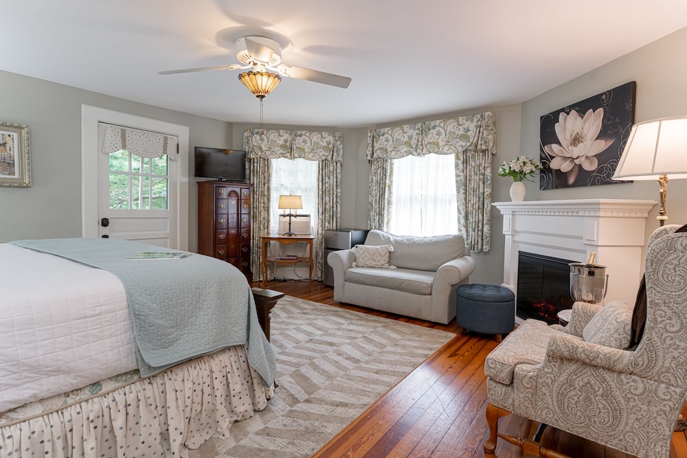 Room, 1 King Bed (Wible Suite)