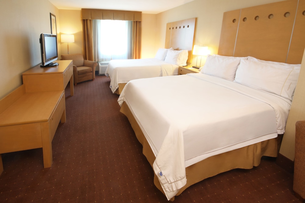 Standard Room, 2 Queen Beds (Minifridge) - Photo 1