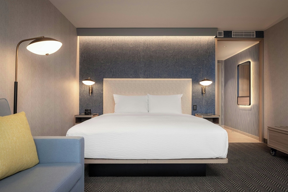 Standard Room, 1 King Bed with Sofa bed photo 2