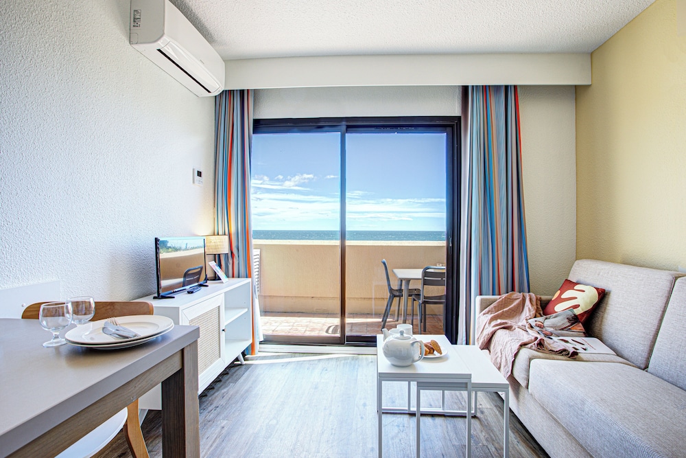 Studio 2 people - Terrace or balcony - Air conditionned - Sea view - Renovated photo 3