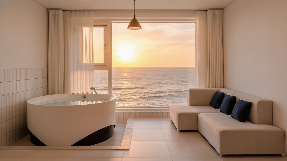 Basic Room, 1 Bedroom (Room 403 (Oceanview/Spa)) photo 3