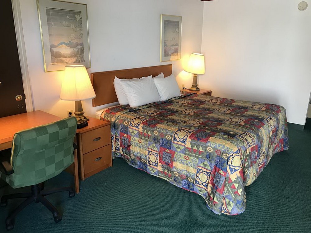 Standard Room, 1 King Bed, Smoking photo 3