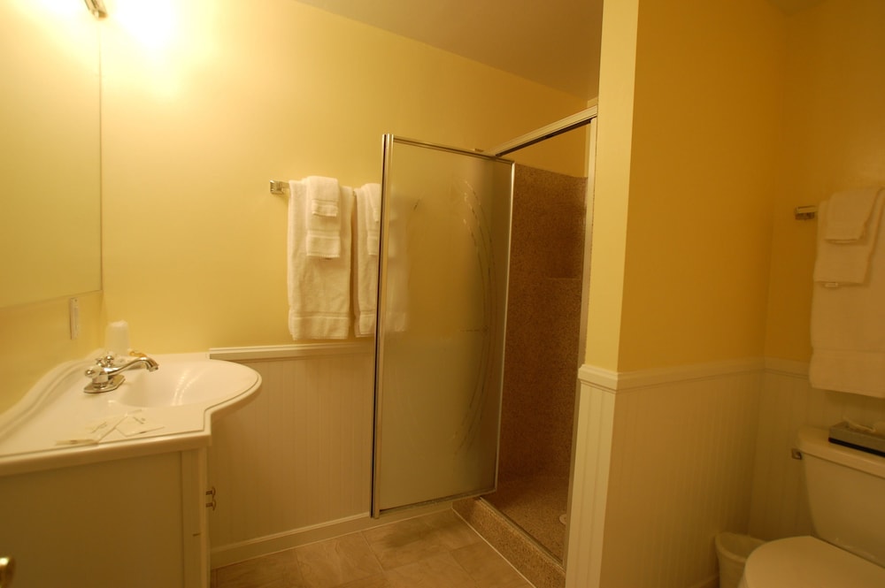 Standard Room, 2 Double Beds photo 3