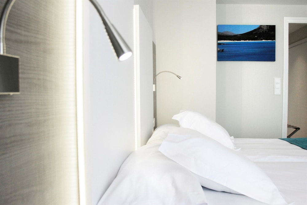 Superior Double Room Single Use photo 3