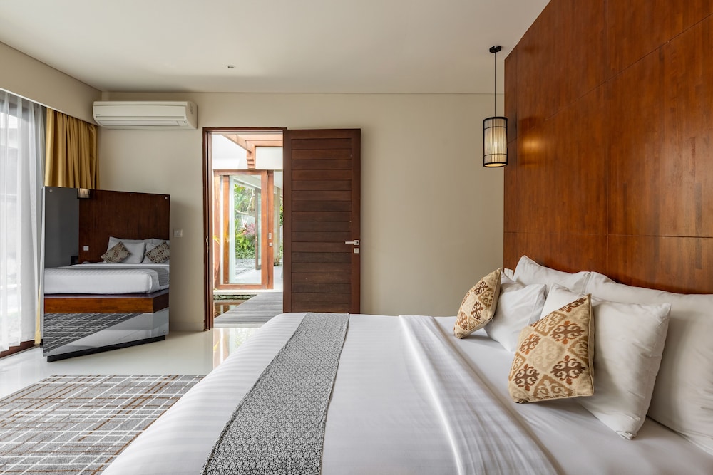Grand Villa, 2 Bedrooms, Private Pool, Garden View photo 3