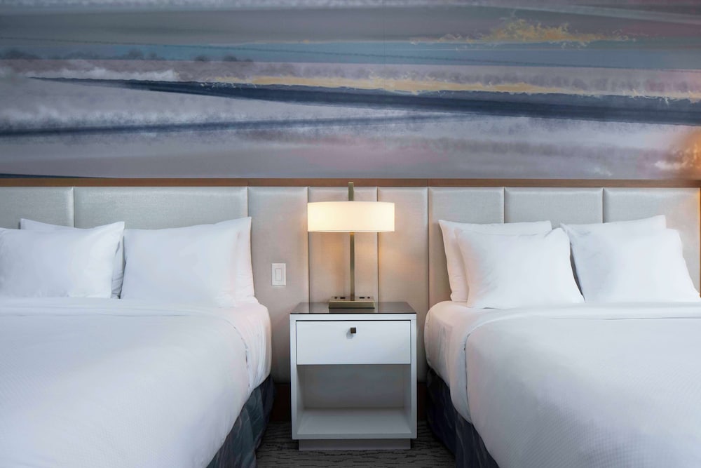 Deluxe Room, 2 Queen Beds, City View - Photo 1