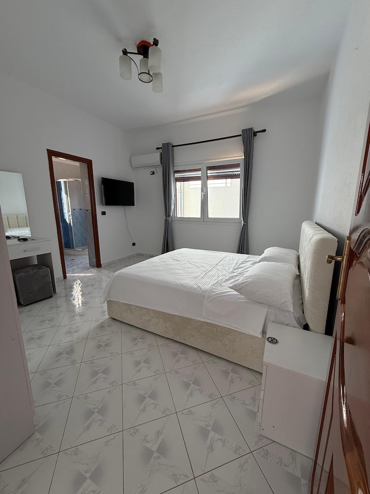 Double Room, Balcony, City View photo 3
