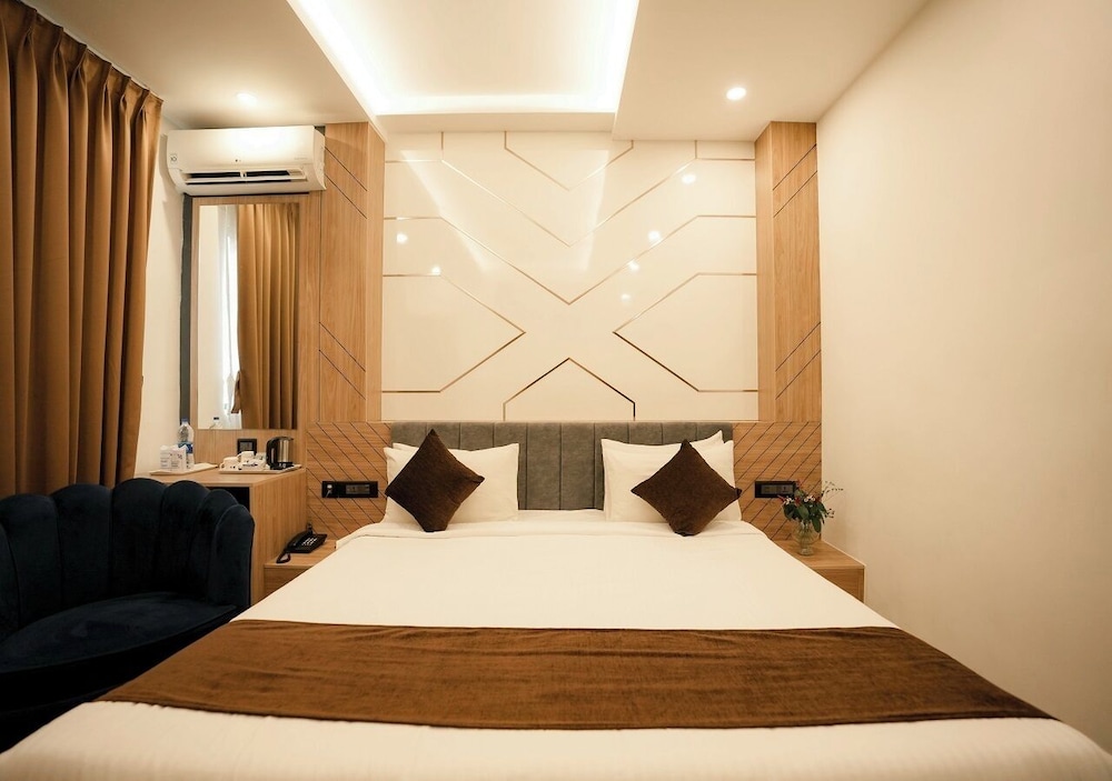 Deluxe Room - Photo 8