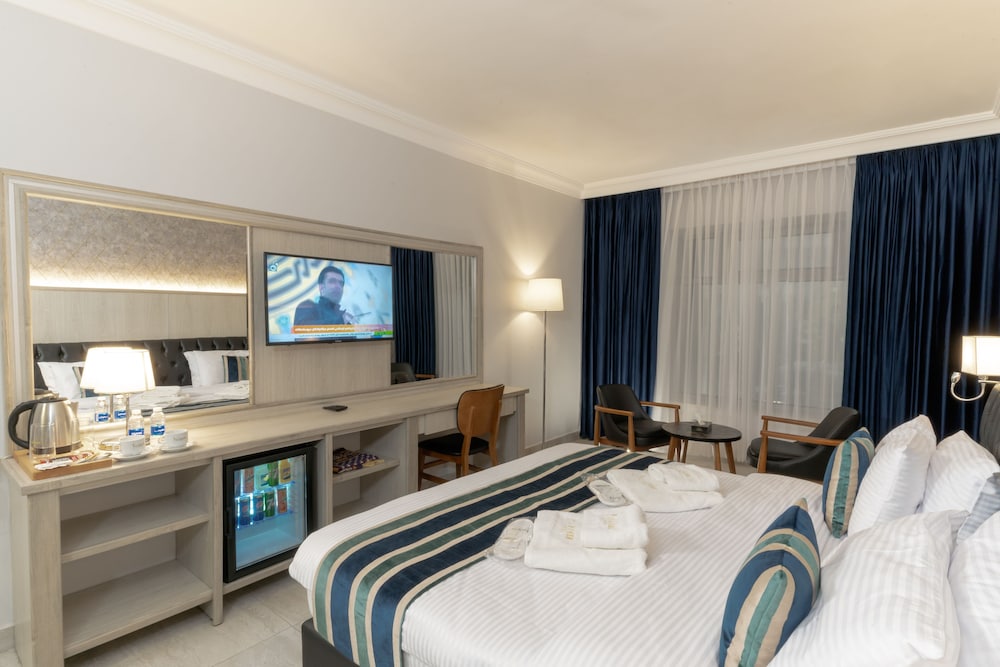 Deluxe Double Room, City View photo 2