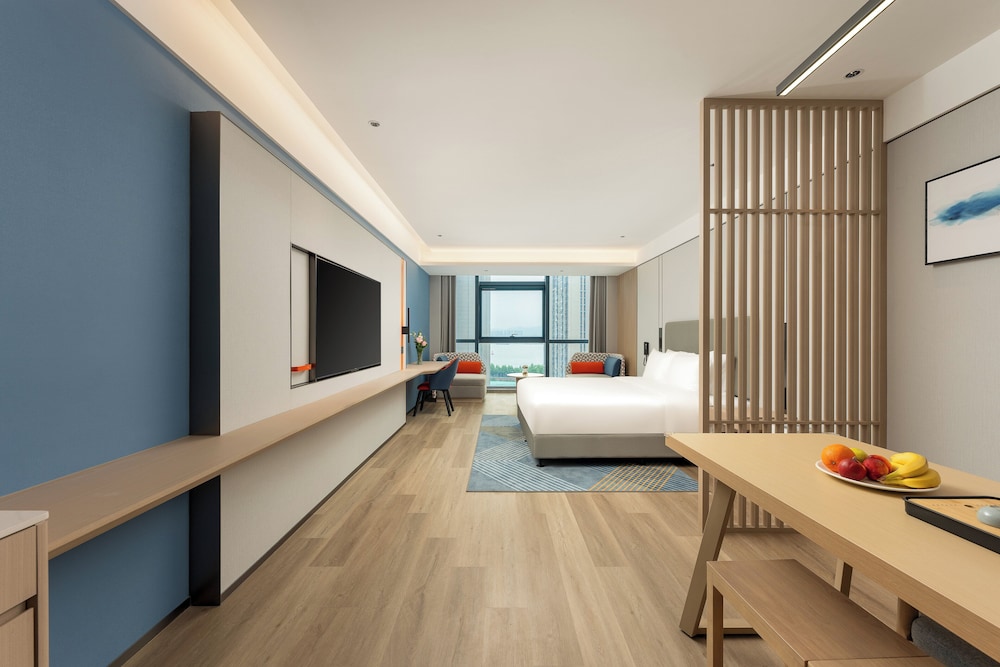 Standard Room, 1 King Bed, River View (Extra Floor Space) photo 3