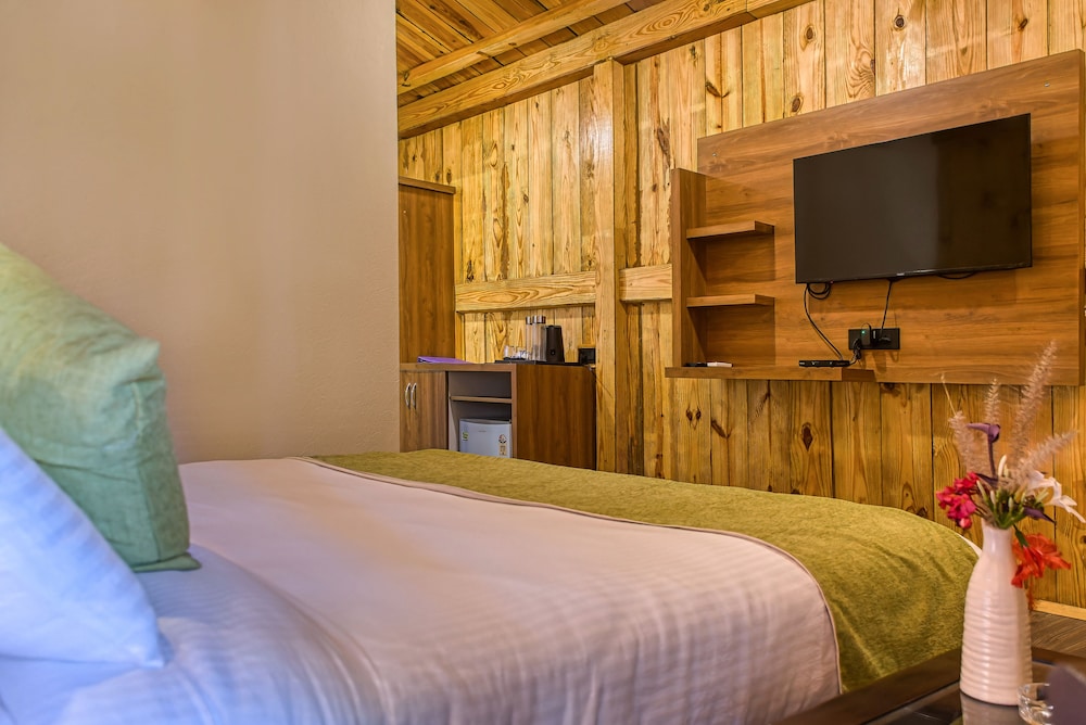 Luxury Cottage with Jacuzzi photo 2