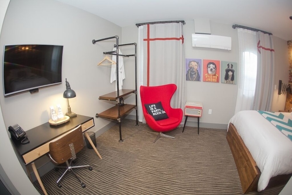 Standard Room, 1 Queen Bed, Non Smoking photo 3