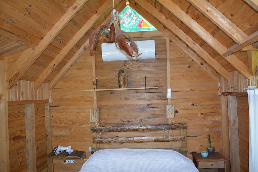 Bungalow (1 Queen Bed, Sea View, TANGO)