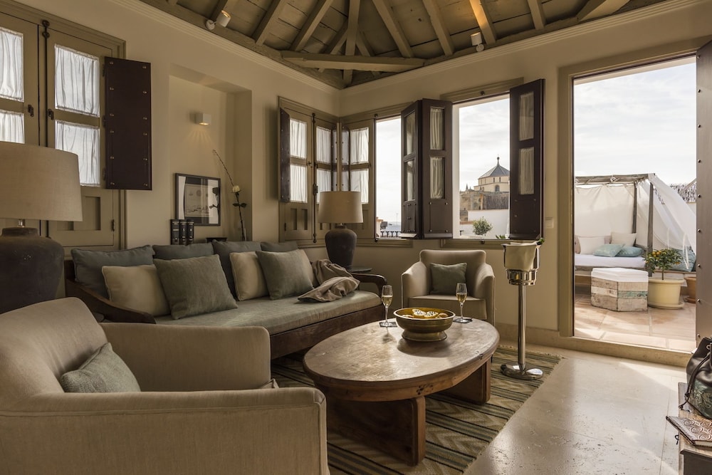 Junior Suite, 1 Queen Bed, Terrace - Photo 4