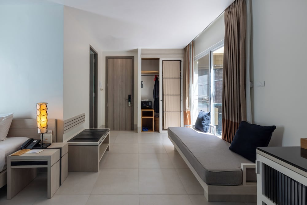 Pool Access Mini Suite Room - Photo 6