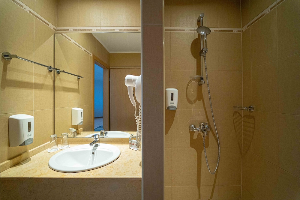 Standard Double Room, Balcony, Partial Sea View photo 3
