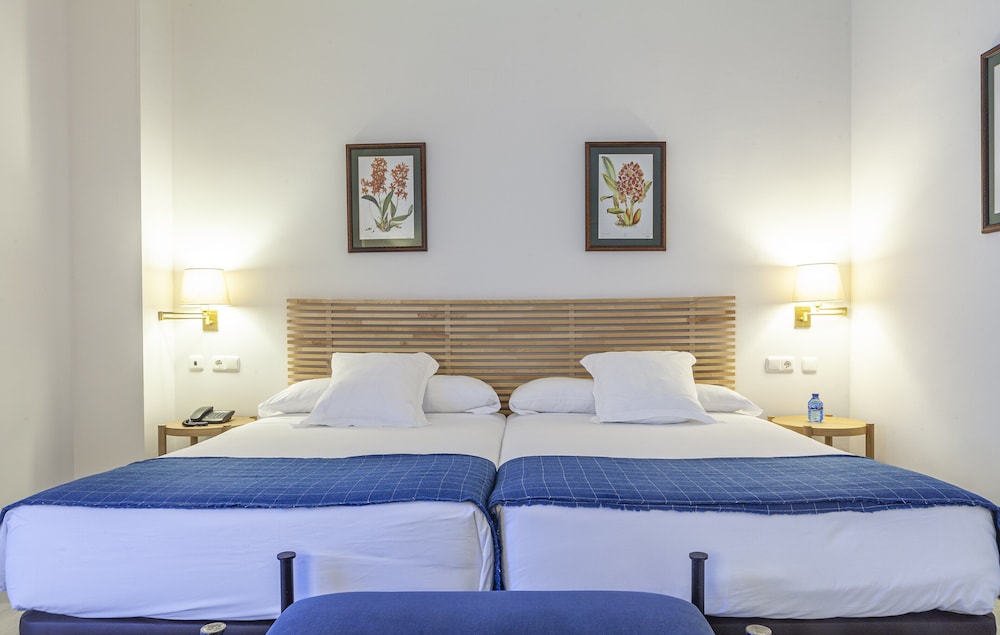Standard Double Room - Photo 2