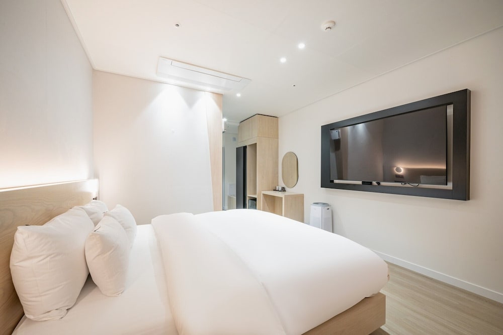 Deluxe View Room - Photo 5
