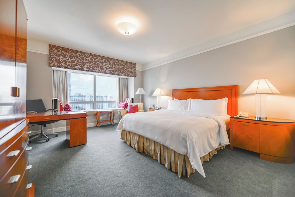 Luxury Condo, 1 Bedroom, City View photo 2