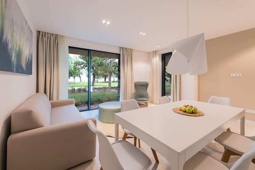 Deluxe Apartment, 2 Bedrooms, Terrace, Lake View photo 2