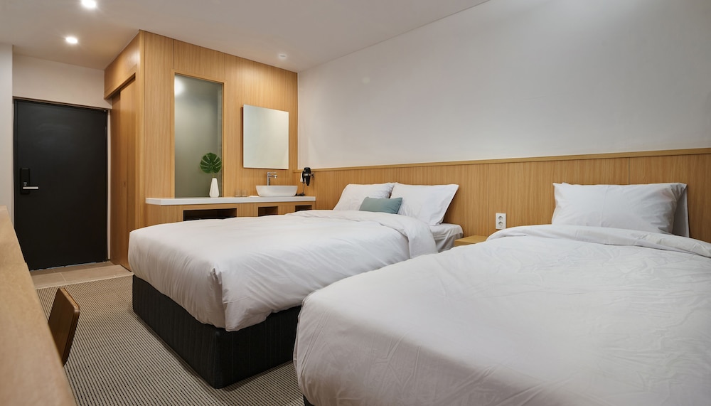 Standard Twin Room - Photo 2